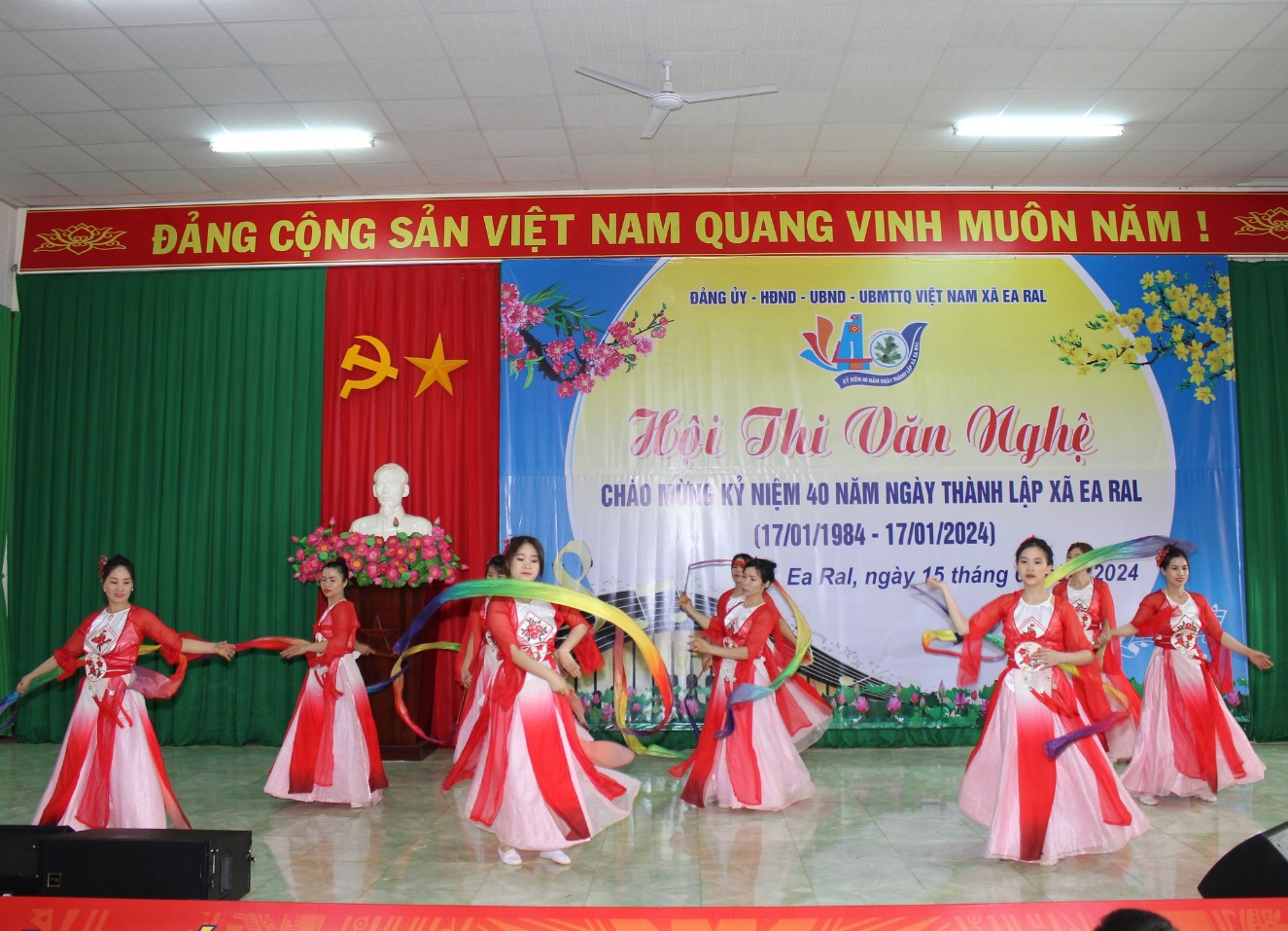 Sôi nỗi các hoạt động chào mừng kỷ niệm 40 năm thành lập xã Ea Răl